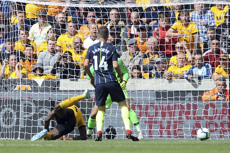 РЕМИ ВОЛВСА И СИТИЈА: Боли руком „откинуо“ два бода шампиону